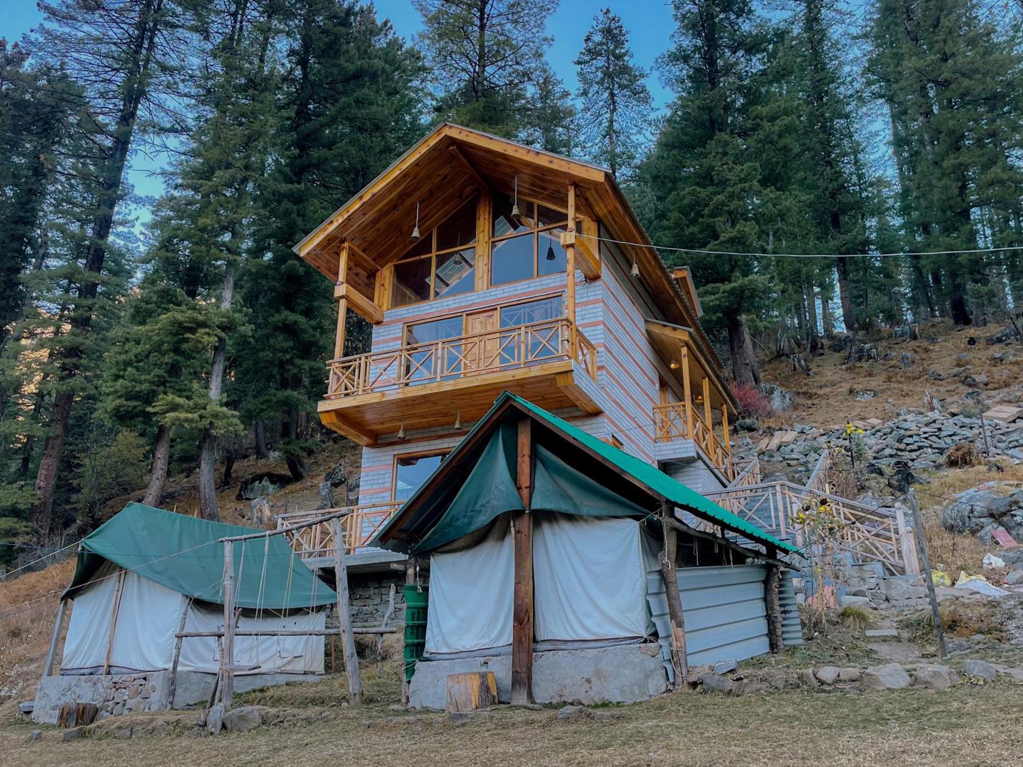 Hotel Singing Woods Kutla Kulu Exterior foto